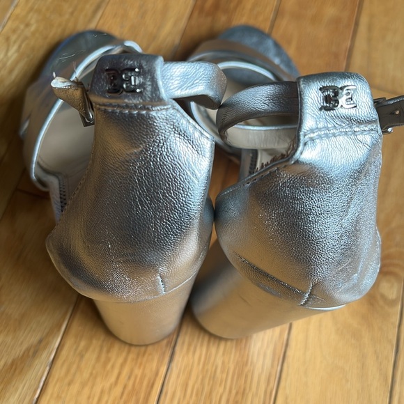 SAM EDELMAN Women's Yancy Block-Heel Crossover Sandals, Silver. Size 7. - Picture 15 of 15